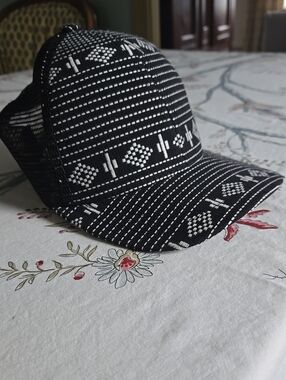 Men's Black & White Patterned Baseball Cap